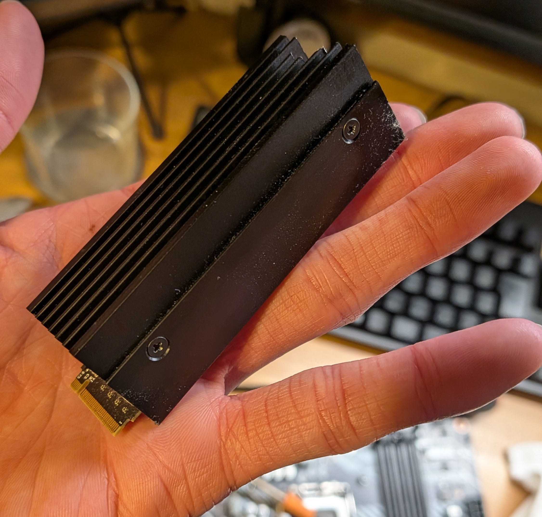 ガチで一瞬でネジ回ってとれた