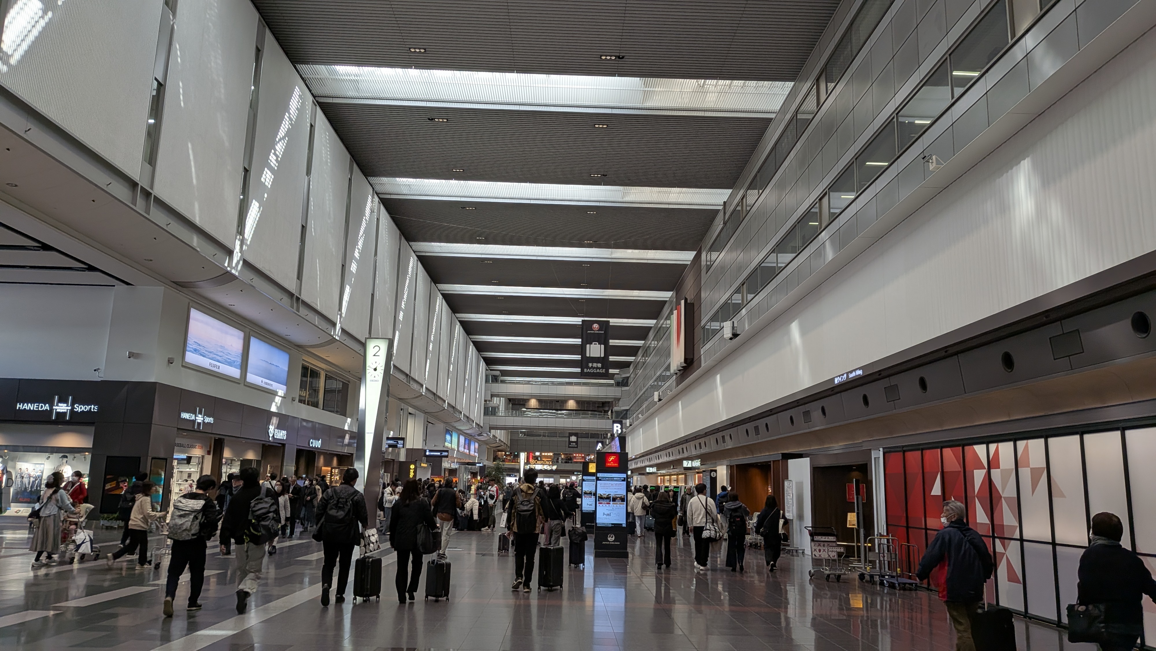 モノレールミスって各駅乗ったせいでバカみたいに時間かかった（バカ）