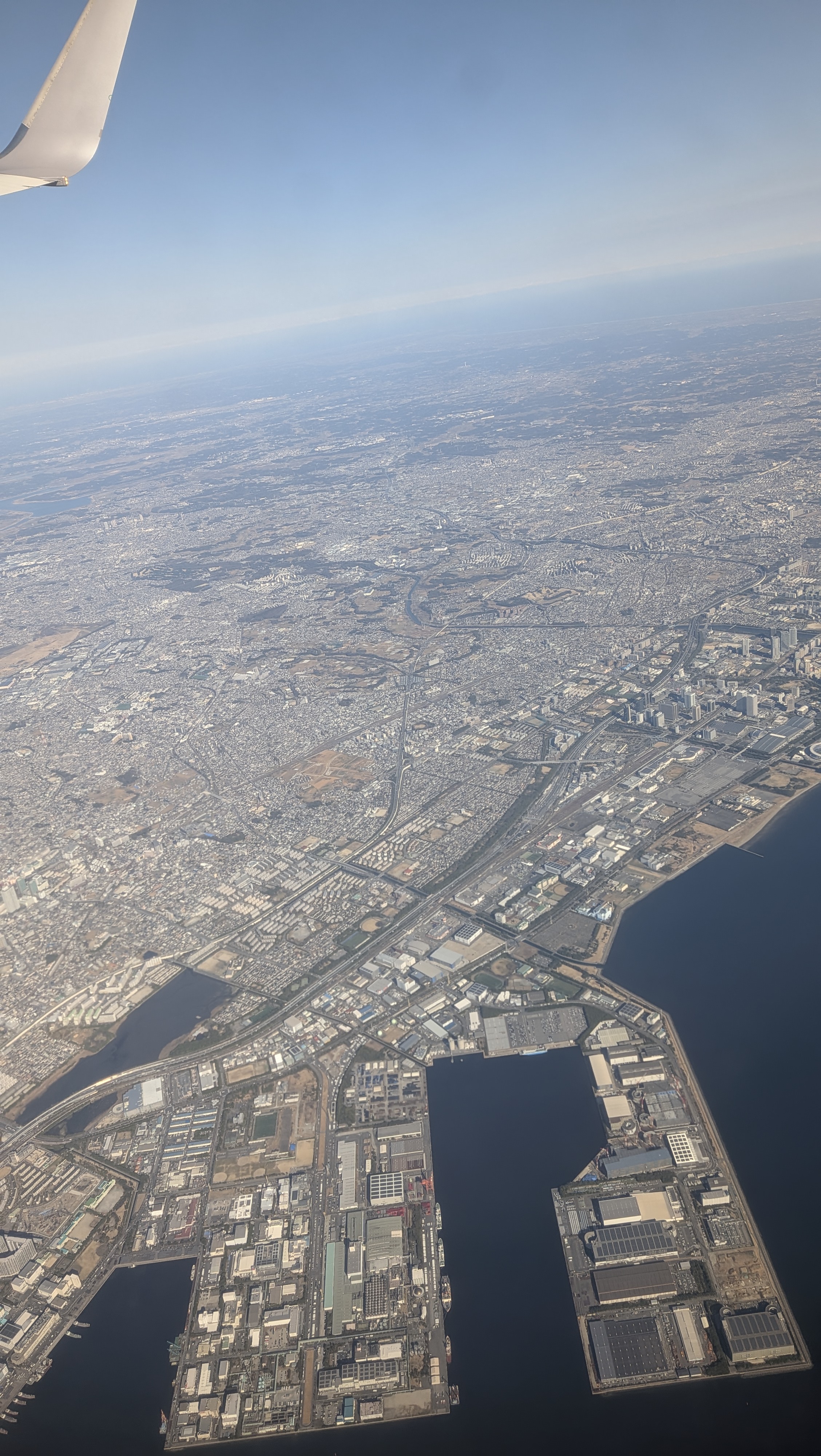 無事離陸、フライトはインターネットしてたら終わった