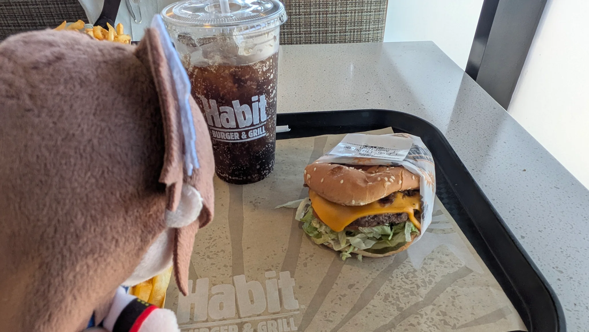 おキョン、本場のチーズバーガーだよ……